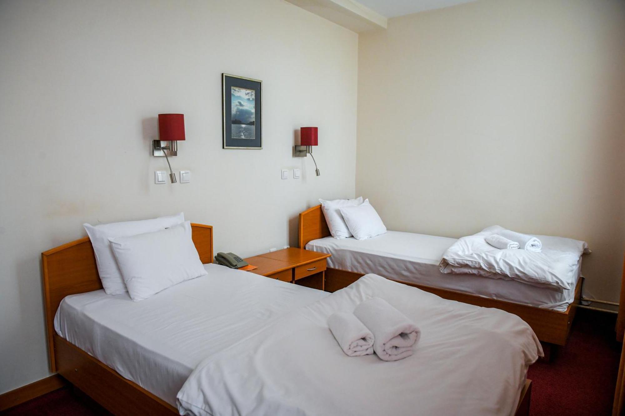 Hotel Fontana Bačka Palanka エクステリア 写真