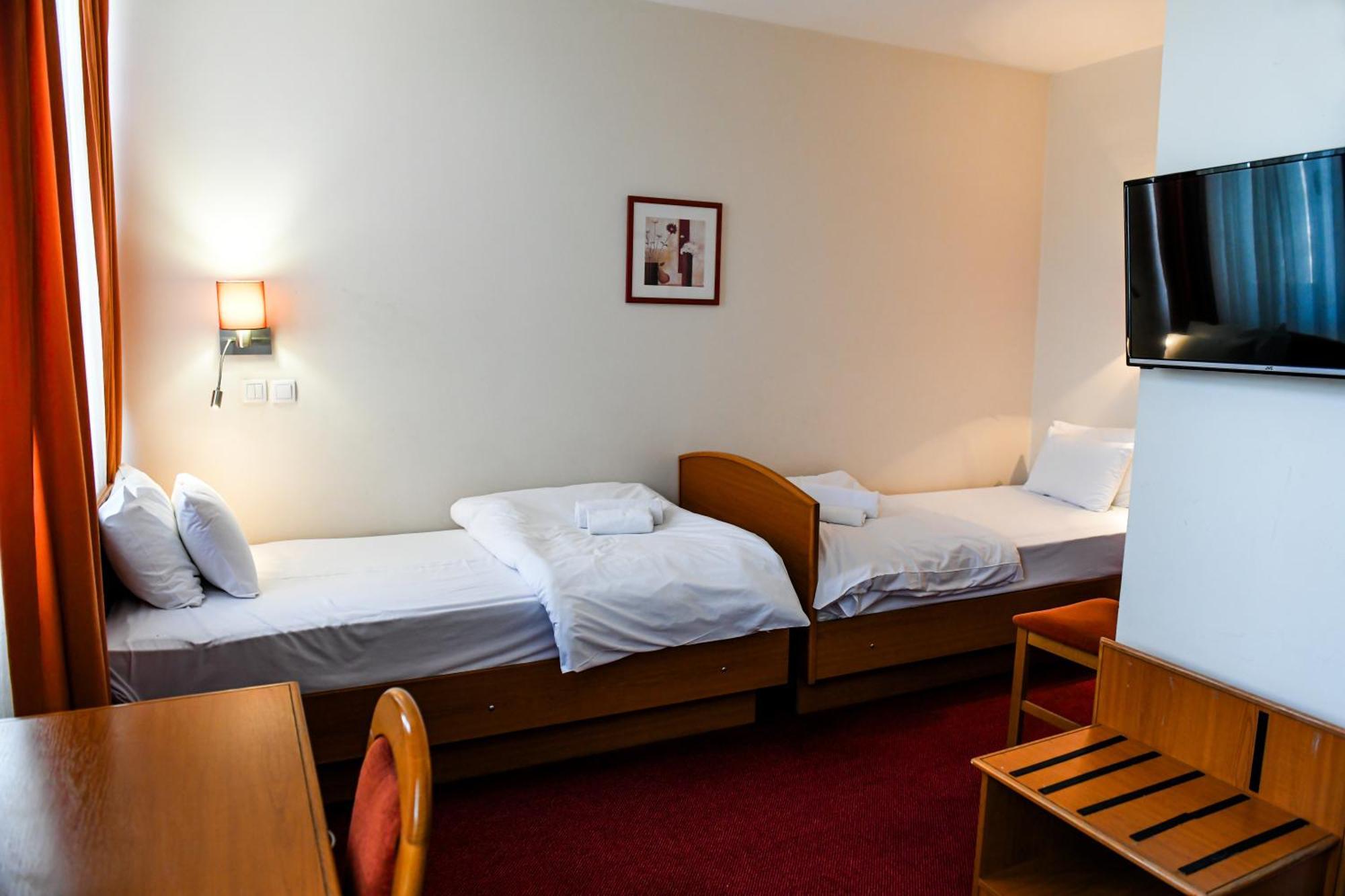 Hotel Fontana Bačka Palanka エクステリア 写真