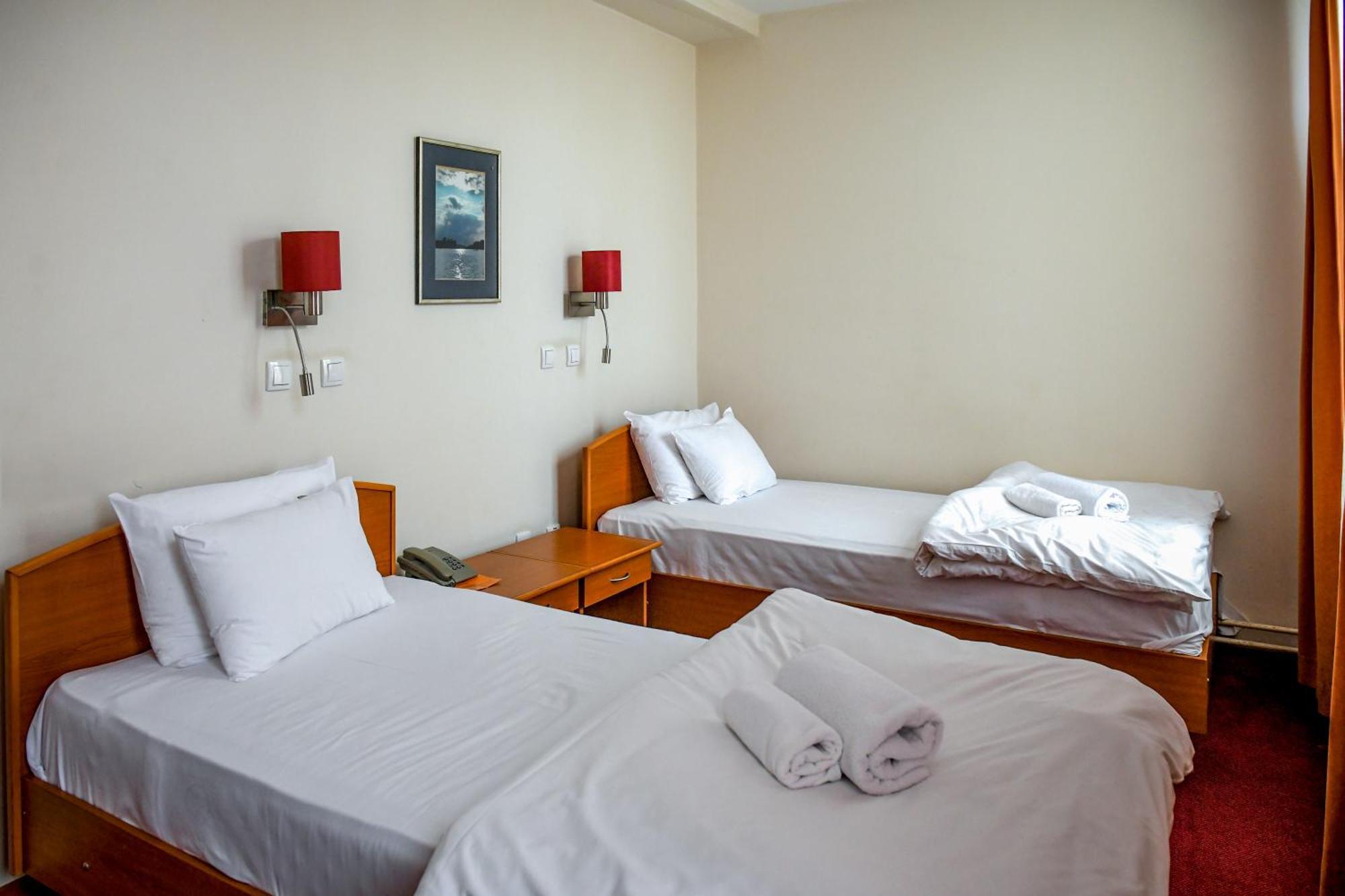 Hotel Fontana Bačka Palanka エクステリア 写真