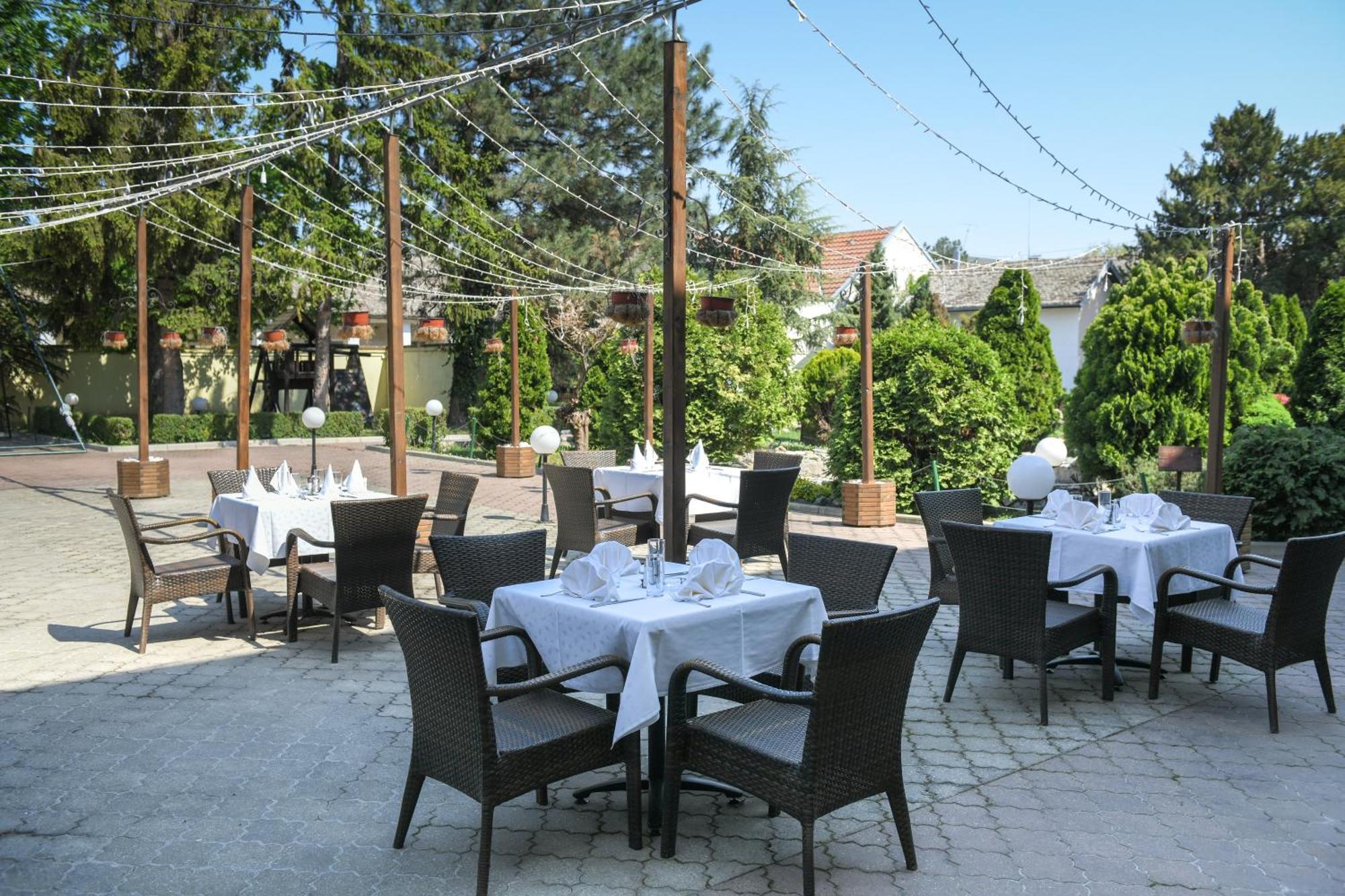 Hotel Fontana Bačka Palanka エクステリア 写真